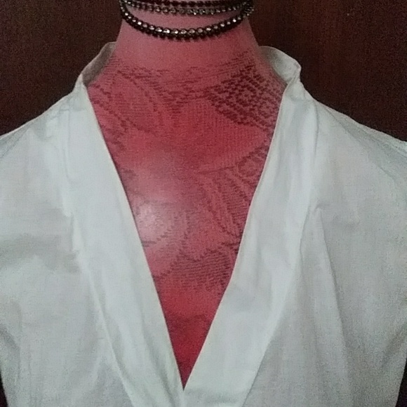 WHITE CHARLOTTE RUSSE FITTED/ROUCHED BLOUSE - Picture 4 of 9